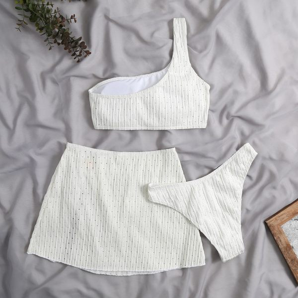 Novi model ženskog trodijelnog kupaćeg kostima