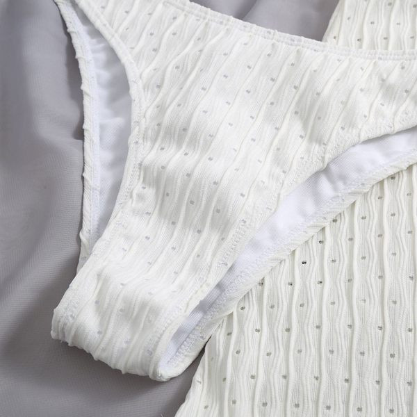 Novi model ženskog trodijelnog kupaćeg kostima