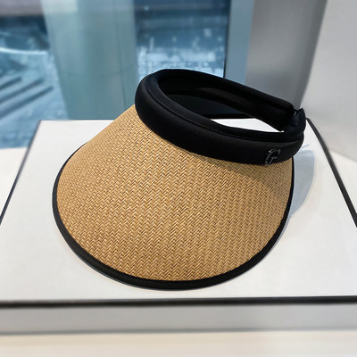 Ženska ljetna kapa sa šiltom i metalnim elementom