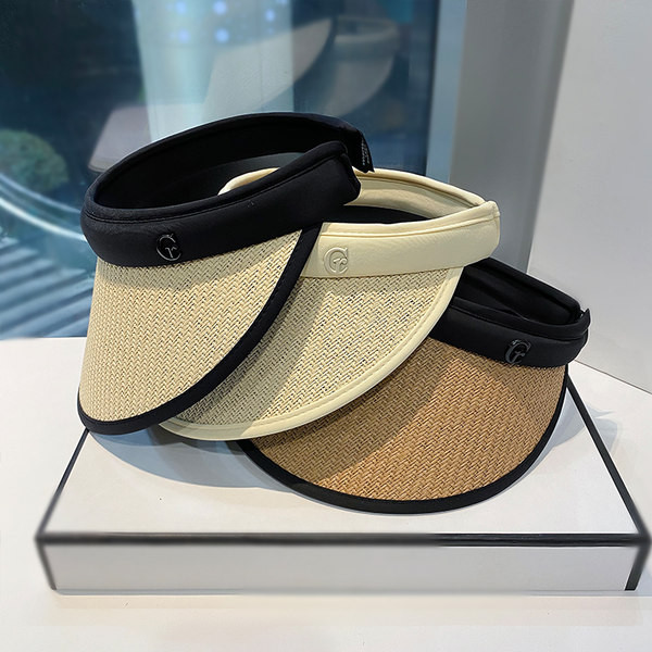 Ženska ljetna kapa sa šiltom i metalnim elementom