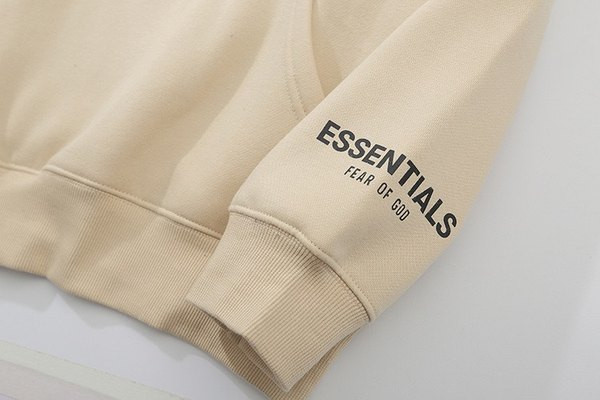 Moteriški megztiniai - su gobtuvu ir užrašu