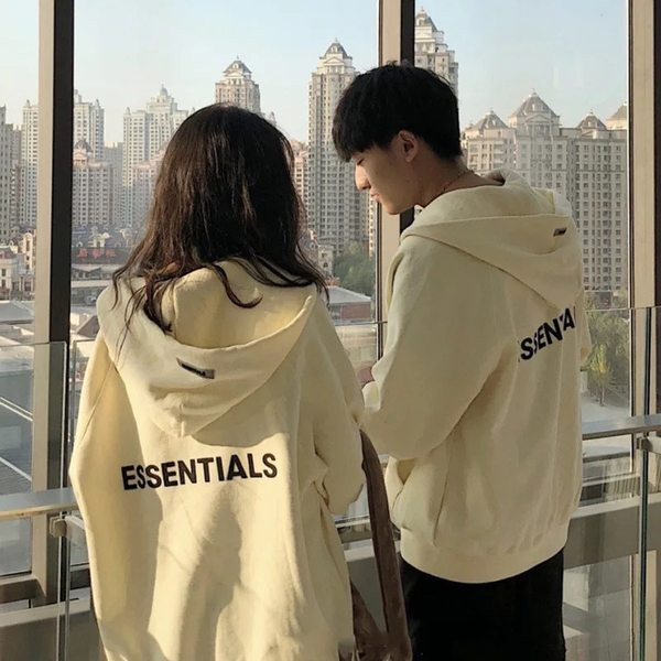 Moteriški megztiniai - su gobtuvu ir užrašu