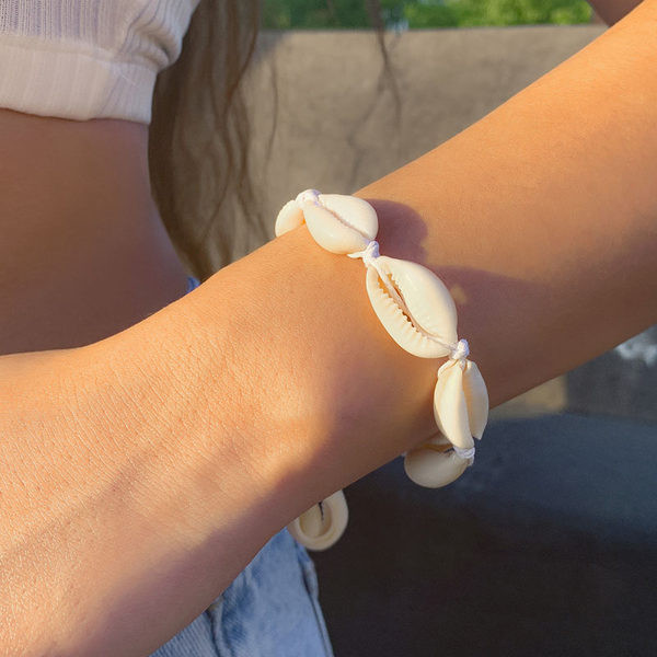 Podesiva ženska narukvica sa školjkama
