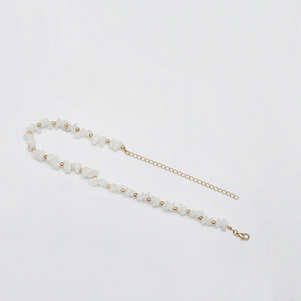 Ležerna ženska ogrlica sa kamenčićima