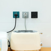 Salokāmi āķa uzglabāšanas turētāji Statīvi piekaramie pie sienas āķis Pašlīmējošs saliekams kontaktligzda Virtuves iekārta Stieples spraudnis Strāvas vada skalošana