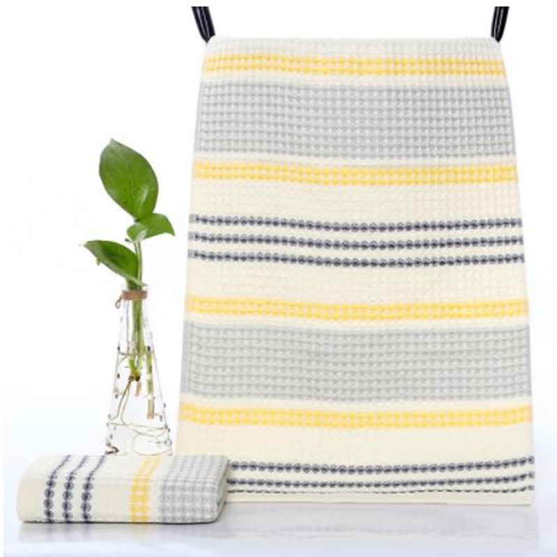 Mīksts kokvilnas vafeļu dvielis pieaugušajiem spēcīgas sūkšanas šūnu dvielis vannas dvielis pūkains cieši ādas režģa marle