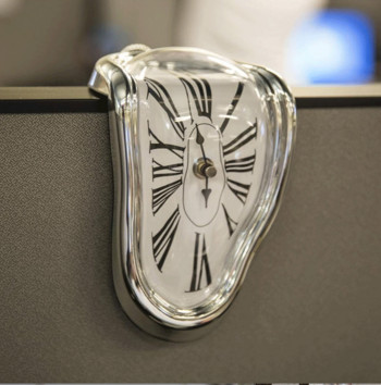 2022 Творчески часовник с въртяща се седалка Топящ се настолен часовник под прав ъгъл Ретро деформация Часовници с римски цифри Офис домашен декор
