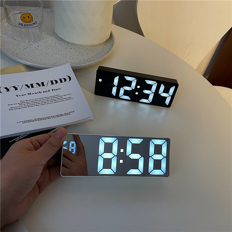 Ceas cu LED Ceasuri cu alarmă digitale de noptieră Masă de birou Ceas digital electronic Ceas de birou Ceas de birou Amânare Ceas cu trezire Ceas cu alarmă