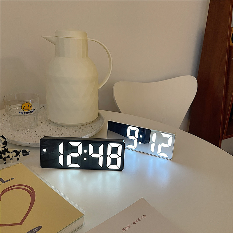 Ceas cu LED Ceasuri cu alarmă digitale de noptieră Masă de birou Ceas digital electronic Ceas de birou Ceas de birou Amânare Ceas cu trezire Ceas cu alarmă