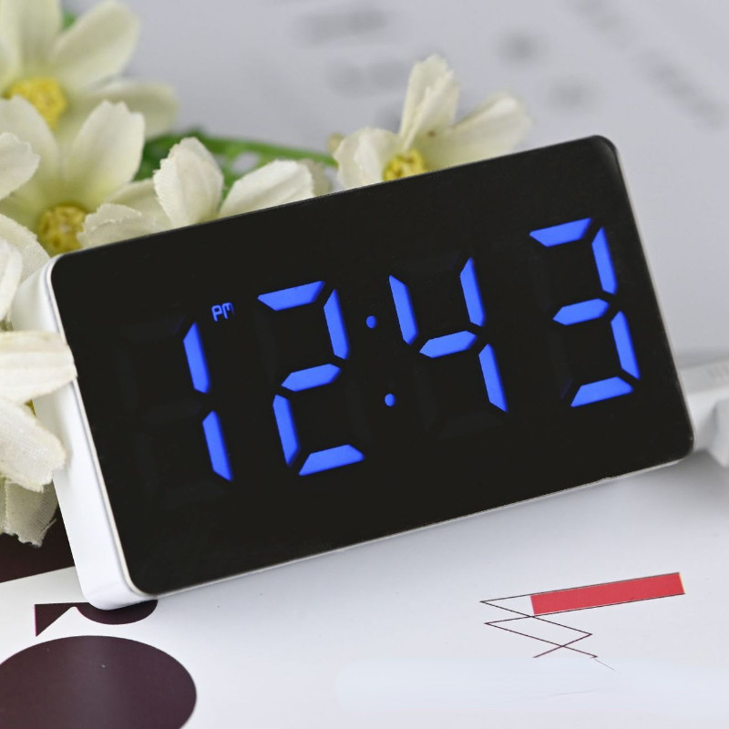 Mini ogledalo Stolni sat Višenamjenski digitalni alarm Snooze Prikaz vremena Noćno LED svjetlo Stol Desktop Home Decor Darovi Djeca