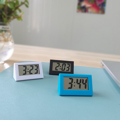 Домашен мини триъгълен настолен часовник Инструмент Творчески цифров LCD електронен часовник Часовник за пътно бюро