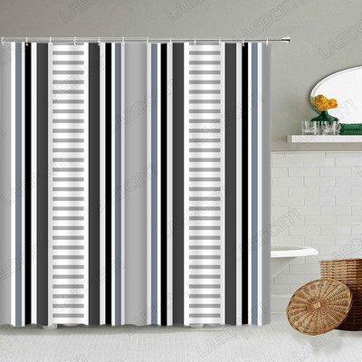 Juodos ir baltos spalvos languotos dušo užuolaidos Kūrybiškos dryžuotos vidurio amžiaus sujungimo geometrinės vonios užuolaidos Modernaus audinio vonios kambario dekoras