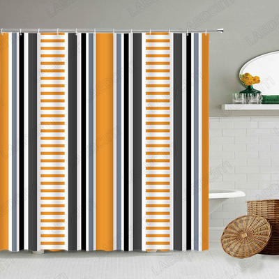 Juodos ir baltos spalvos languotos dušo užuolaidos Kūrybiškos dryžuotos vidurio amžiaus sujungimo geometrinės vonios užuolaidos Modernaus audinio vonios kambario dekoras