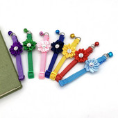 Saģērbiet mīkstas tekstūras mājdzīvnieku suņu kaķu kaklasiksnu ar ziedu rotājumu ar zvana mājdzīvnieku izstrādājumu