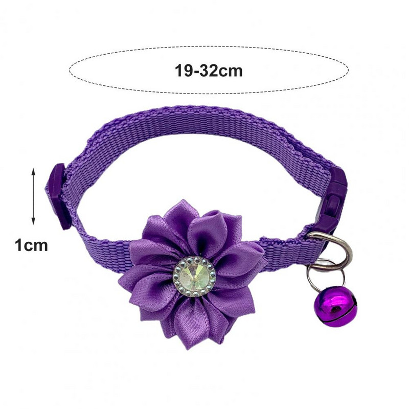 Saģērbiet mīkstas tekstūras mājdzīvnieku suņu kaķu kaklasiksnu ar ziedu rotājumu ar zvana mājdzīvnieku izstrādājumu