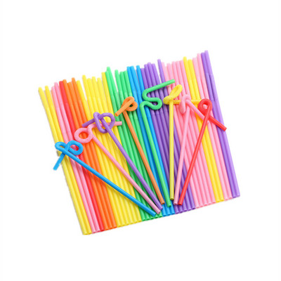100 vnt. Plastikiniai geriamieji šiaudeliai Spalvingi meno ilgi, lankstūs vestuvių vakarėlių reikmenys Plastikiniai geriamieji šiaudeliai Virtuvės aksesuarai