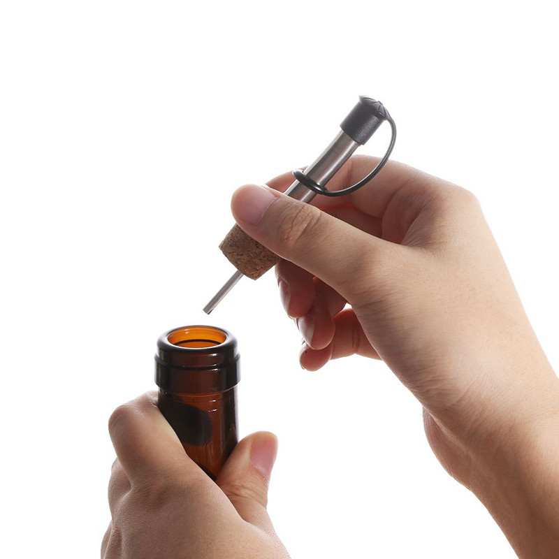 1/3 vnt. Naujas medinis kamštienos raudonojo vyno piltuvas, aliejus, alaus butelio kamštelis su dangteliu, virtuvės įrankiu