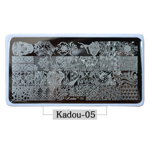 2021-es körömbélyegző lemezek KADOU(1-22) Téli karácsonyi rajzfilm 3D körömdíszítő bélyegsablon fehér párnával karácsonyi bélyegzőajándék