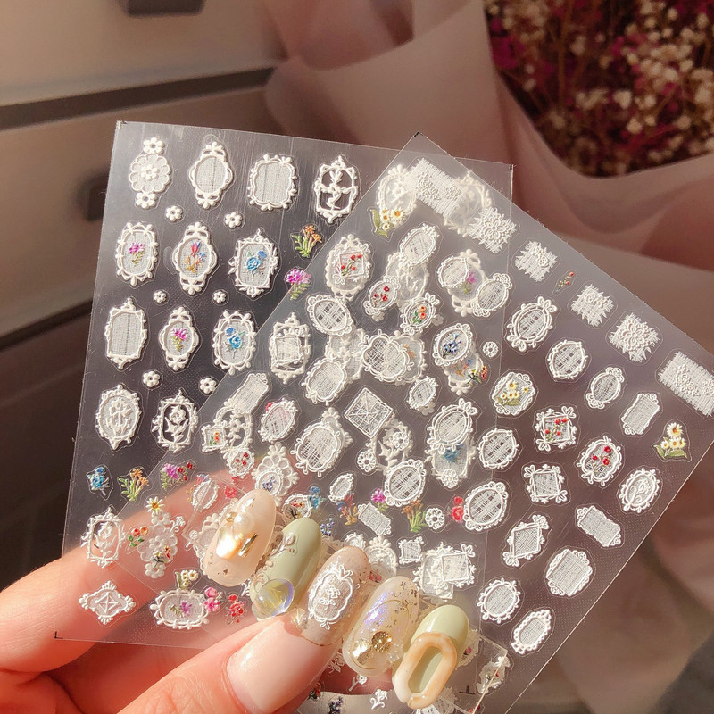 Uus loominguline kvaliteetne reljeefne küünekleebis valge pitsraam ja vintage pitsiline küünekleebis spetsiaalse disainiga maniküüritööriist