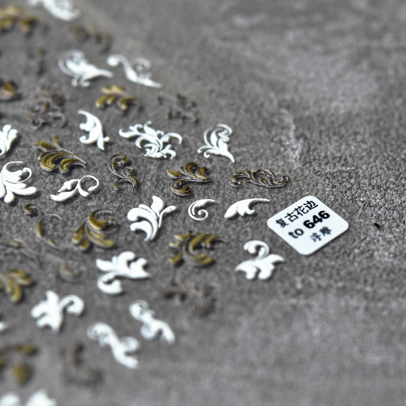 Uus loominguline kvaliteetne reljeefne küünekleebis valge pitsraam ja vintage pitsiline küünekleebis spetsiaalse disainiga maniküüritööriist