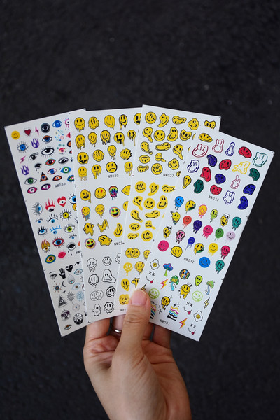 12 mustriga Amor Nail Art Slider Decals Vene kirjaga ülekandekleebised pealdistega Vesikleebised Tätoveeringu liugurid küüntele