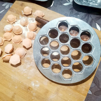 37 τρύπες Ραβιόλι Ζυμαρικά φόρμα πρέσας ζύμης Ρωσική τουρκική κοπή πίτας μηχανής αλουμινίου Κουζίνα Εργαλεία ζαχαροπλαστικής μαγειρικής