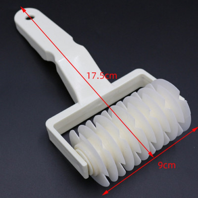 Kondiitritainast võre rull-lõikur Tõmmatav Võrk Ratas Nuga Plastikust Pizza kondiitritoodete lõikur Piruka käsitöö valmistamise tööriist Köögi küpsetusvidin