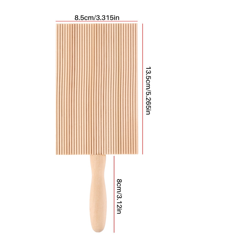 Noodles Ξύλινο τραπέζι βουτύρου και λαχανικά Φτιάχνετε εύκολα αυθεντικό σπιτικό ρολό νιόκι για σανίδα ζυμαρικών με βούτυρο ζυμαρικών