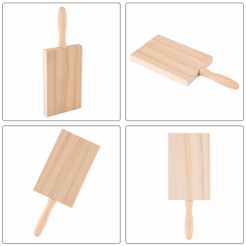 Noodles Ξύλινο τραπέζι βουτύρου και λαχανικά Φτιάχνετε εύκολα αυθεντικό σπιτικό ρολό νιόκι για σανίδα ζυμαρικών με βούτυρο ζυμαρικών