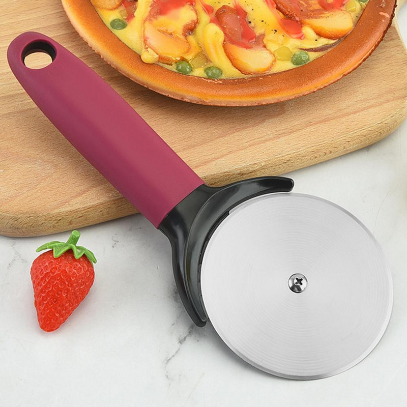 Funcționare simplă Depozitare robustă cu agățat Cutter pizza ușor de curățat Roată pentru pizza Instrument de panificație cu margini ascuțite