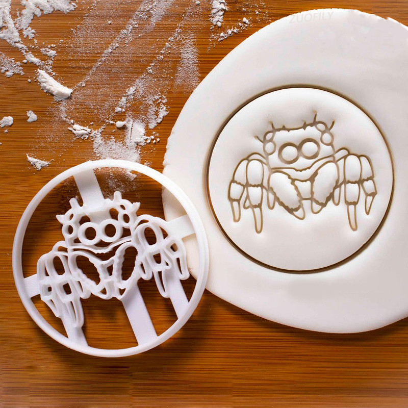 Uus multikas Halloweeni õudus Spider Bat küpsise reljeefvormikomplekt Pressitud käsitsi maalitud glasuurküpsise vormi pealuu küpsise lõikur