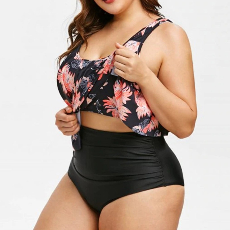 Sieviešu divdaļīgs peldkostīms ar ziedu volāniem, augšdaļa ar rievotu apakšu ar augstu vidukli