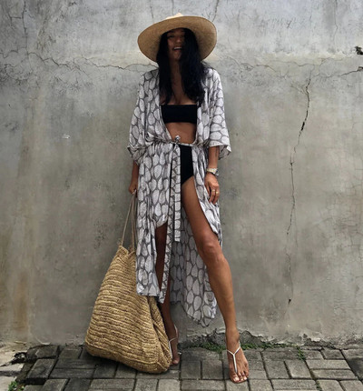 Jauns vintage kimono ar vērtnēm Halo Dyeing Beach Cover Up Vasaras peldkostīmi Lielizmēra garās jakas brīvdienu Bohēmijas pārvalki