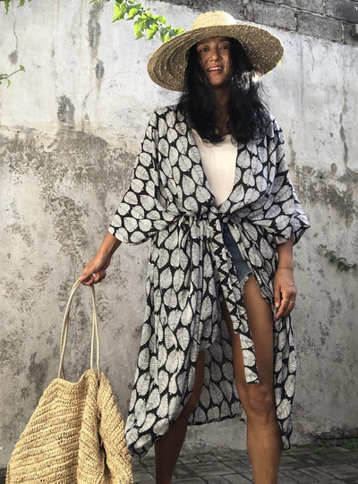 Jauns vintage kimono ar vērtnēm Halo Dyeing Beach Cover Up Vasaras peldkostīmi Lielizmēra garās jakas brīvdienu Bohēmijas pārvalki