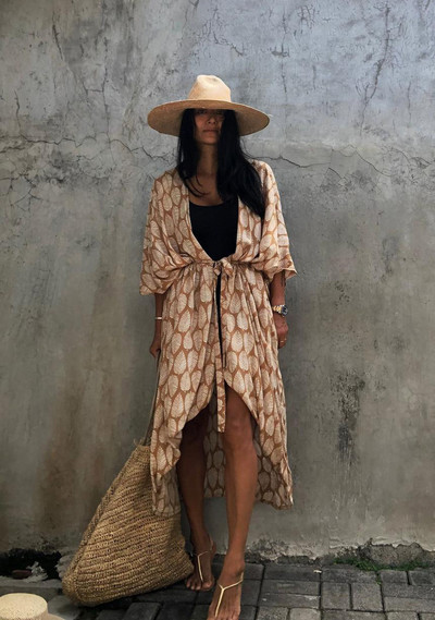 Jauns vintage kimono ar vērtnēm Halo Dyeing Beach Cover Up Vasaras peldkostīmi Lielizmēra garās jakas brīvdienu Bohēmijas pārvalki