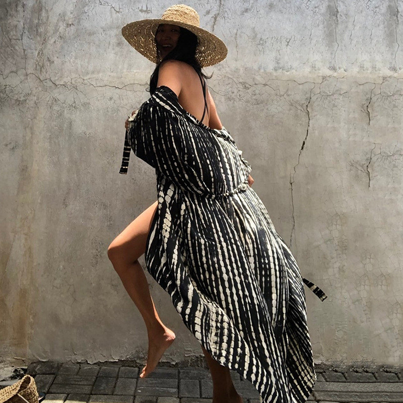 Jauns vintage kimono ar vērtnēm Halo Dyeing Beach Cover Up Vasaras peldkostīmi Lielizmēra garās jakas brīvdienu Bohēmijas pārvalki
