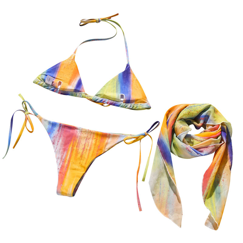 Lipsuga värvitud kolmeosalised naiste ujumistrikood Mikrobikiinikomplektid Seksikad stringid ujumisriided Naistele Brasiilia ujumisriided Sarong Cover-ups