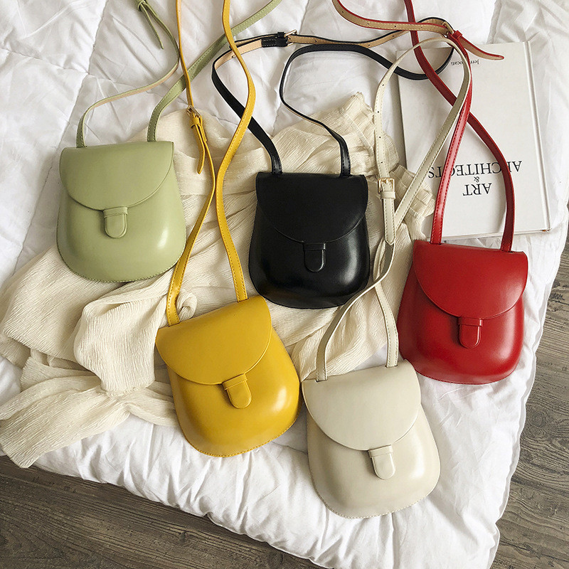 Új női válltáska Hot Sale Pu Kis Retro Egyszerű Patkócsomag Szíj Design Fő női futártáskák