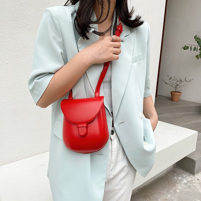 Új női válltáska Hot Sale Pu Kis Retro Egyszerű Patkócsomag Szíj Design Fő női futártáskák