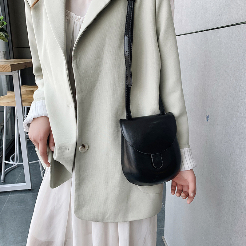 Új női válltáska Hot Sale Pu Kis Retro Egyszerű Patkócsomag Szíj Design Fő női futártáskák