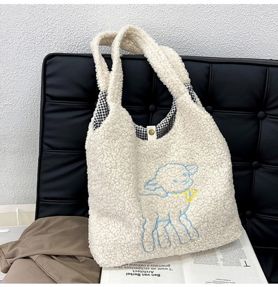 Дамска плюшена чанта с голям капацитет 2022 Зимна чанта през рамо Литературна чанта Дамски чанти от агнешка вълна Дамска мека, сладка чанта с мече