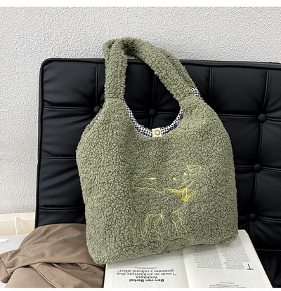 Дамска плюшена чанта с голям капацитет 2022 Зимна чанта през рамо Литературна чанта Дамски чанти от агнешка вълна Дамска мека, сладка чанта с мече