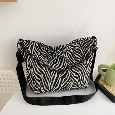 Zebra mintás válltáskák Női Francia Stílus Nagy kapacitású Cross-body táska Hordozható textúra láncok Kézitáskák Alkalmi női hordtáska