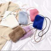 2023. aasta lihtne talvine kunstkarusnahast põikkott naistele Väikesed ühevärvilised mobiiltelefonikotid Mini välistingimustes kasutatav reisikott