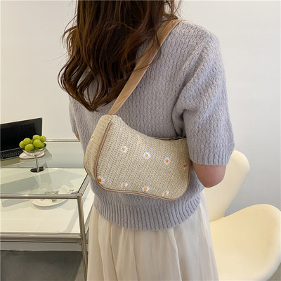 2022. aasta populaarne suvine õlgedest kootud kott Naiste lääne stiilis pitslilledega kootud kott Lihtne naiste õlakott kaenlaalusele