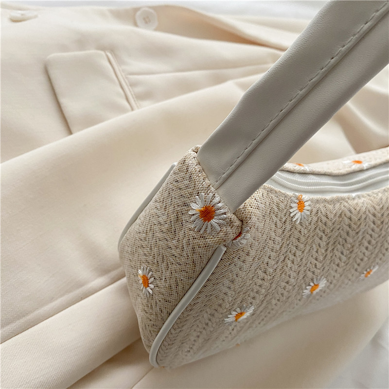 2022. aasta populaarne suvine õlgedest kootud kott Naiste lääne stiilis pitslilledega kootud kott Lihtne naiste õlakott kaenlaalusele