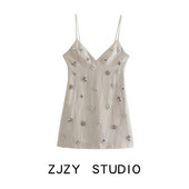 Ženska bijela haljina na tanke naramenice