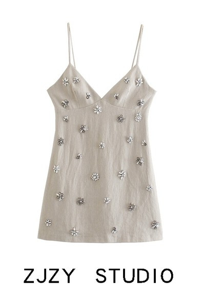 Ženska bijela haljina na tanke naramenice