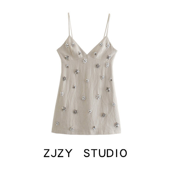 Ženska bijela haljina na tanke naramenice