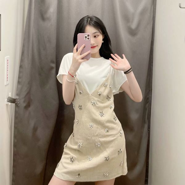 Ženska bijela haljina na tanke naramenice